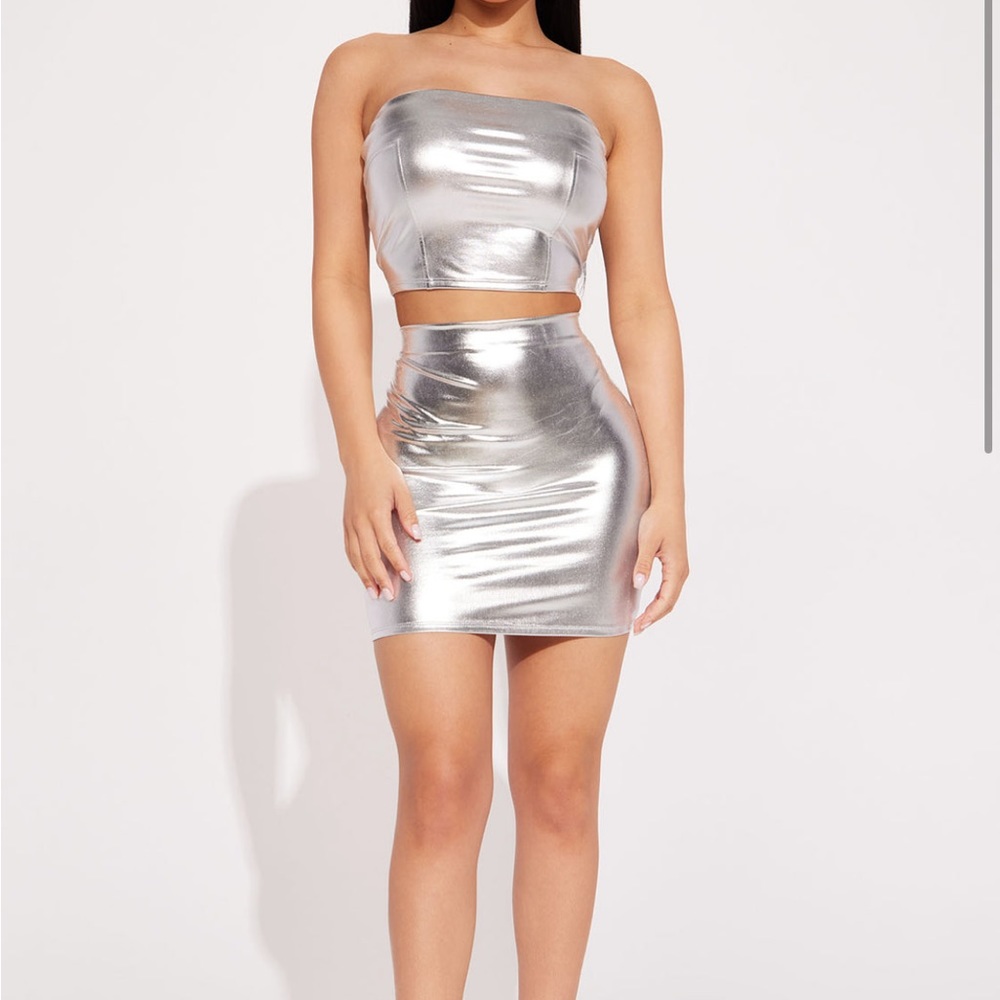 silver 2pc skirt set 🪩🛸